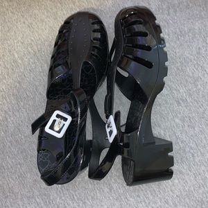 Bamboo shoes Size 9 black with hearts